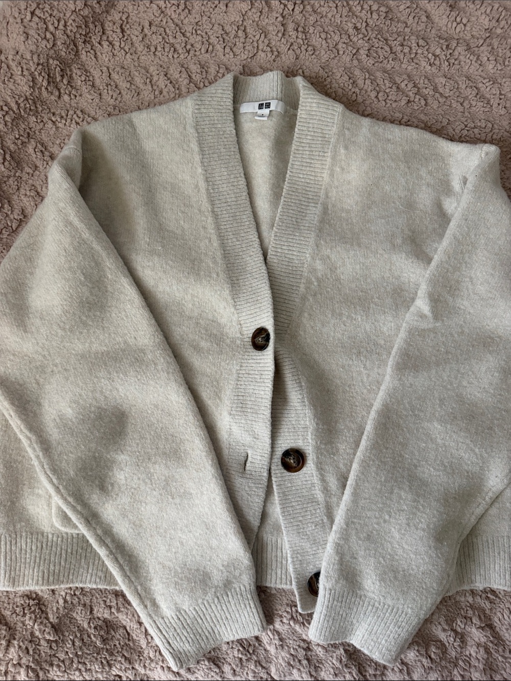 Uniqlo Light Cream V-Neck Button Cardigan